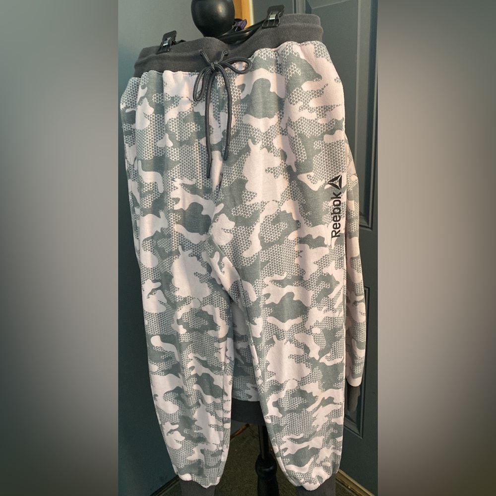 Reebok outfit to pc. size small